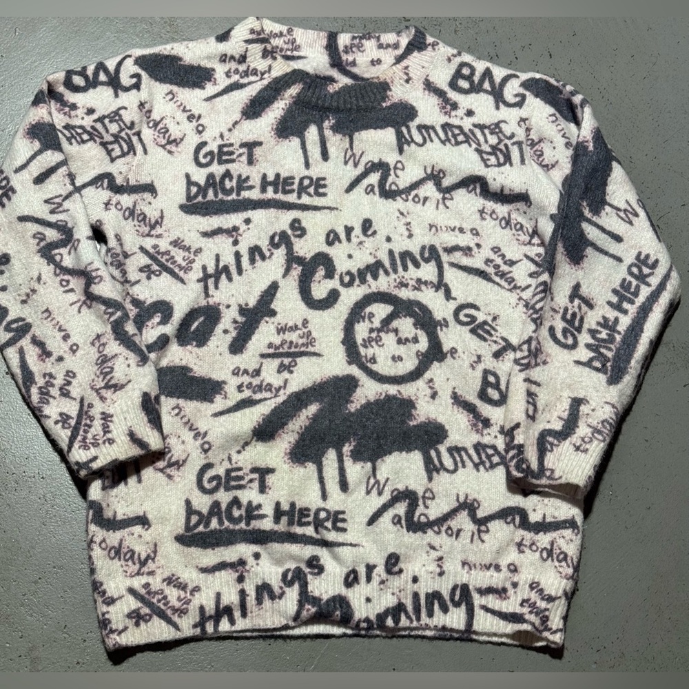 Trendy Graphic Women's Sweater - Black and Cream
